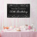Banderoles Glittery Black 50th Birthday Welcome<br><div class="desc">Une calligraphie moderne et élégante avec une police moderne de style casquette. Créez votre propre signe de bienvenue pour fêter votre anniversaire. L'arrière - plan présente une fausse parties scintillant noire brillante sur le noir solide. Tous les éclats et les parties scintillant sont créés avec des graphiques numériques qui s'impriment...</div>