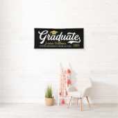 Banderoles Graduate 2025 Gold Black Script Graduation personn (En situation)