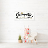 Banderoles Graduate 2025 Gold Black Script Graduation personn (En situation)