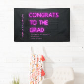 Banderoles Graduation néon rose noir félicitations fête moder (En situation)