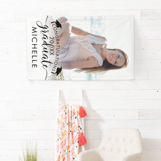 Banderoles Graduation Photo Banner Élégant Script Félicitatio (En situation)