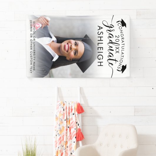 Banderoles Graduation Photo Elégant Noir Script Classe Année (En situation)