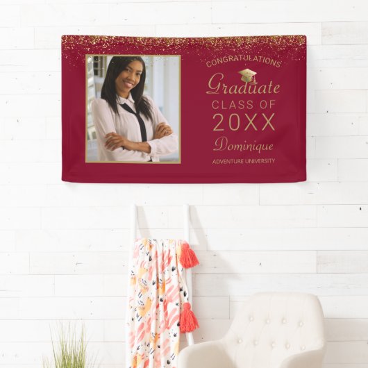 Banderoles Graduation Photo Gold Glam Script Grad Casquette R (En situation)