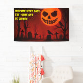 Banderoles Grinning Moon Graveyard : Halloween Night (En situation)