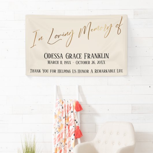 Banderoles In Love Memory of Gold Handwriting on Cream (En situation)