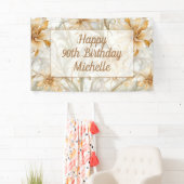 Banderoles Joyeux 90e Anniversaire Fleurs Dorées (En situation)