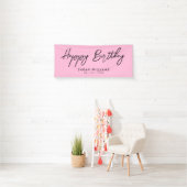 Banderoles Joyeux Anniversaire rose et noir Script moderne (En situation)