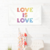 Banderoles L'amour est l'amour| Grandes surfaces modernes (En situation)