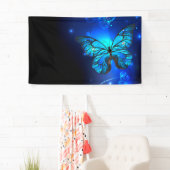 Banderoles Le papillon morpho dans l'Arrière - plan sombre (En situation)