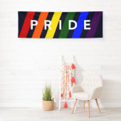 Banderoles LGBTQ FIDE Diagonal Rainbow Stripes sur Navy Blue (En situation)