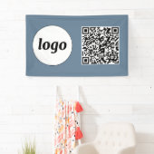 Banderoles Logo simple et texte Business QR Code Dusty Blue (En situation)