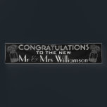 Banderoles Mariage Félicitations Chalkboard et Mason Jars<br><div class="desc">Une bannière amusante de réception de mariage pour féliciter la mariée et la salle de mariage pour être devenue M. et Mme Un tableau noir et gris fusain à l'aspect arrière - plan et des dessins au trait de jarres et marguerites de mason donnent à cette bannière une touche rustique,...</div>