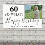 Banderoles Modern Funny 60 So What 60th Birthday Party Photo<br><div class="desc">Modern Funny 60 So What 60th Birthday Party Photo Banner. Grand signe pour la fête du 60ème anniversaire avec une photo personnalisée, inspirationnelle et drôle de citation 60 alors quoi et texte dans un script tendance avec un nom. L'arrière - plan est blanc et le texte est en noir et...</div>