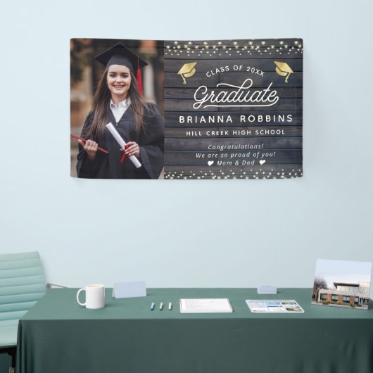 Banderoles Moderne Rustique Script Gold Graduation Photo Bois (Salon professionnel)