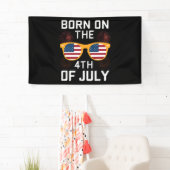 Banderoles Né Sur Les Lunettes De Soleil D'Anniversaire 4 jui (En situation)