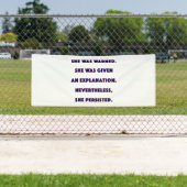 Banderoles Néanmoins, elle a persisté (En situation)