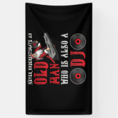 Banderoles Never Underestimate An Old Man Who (Vertical)