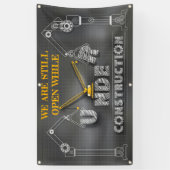 Banderoles Nous Sommes Toujours Ouverts Pendant La Constructi (Vertical)