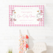 Banderoles One Silly Goose Pink 1er Anniversaire Bienvenue (En situation)