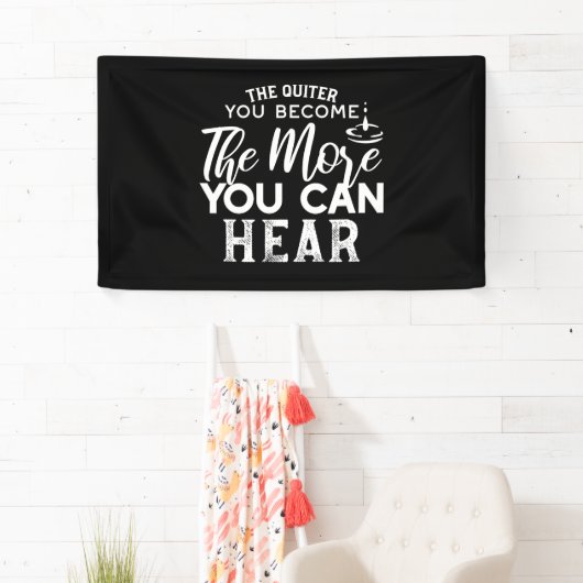 Banderoles Plus Vous Devenez Calme, Plus Vous Pouvez Entendre (En situation)