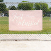 Banderoles Réception Mariée moderne Voiture rose (En situation)