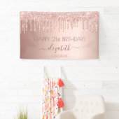 Banderoles Rose de fête d'anniversaire gouttes dorées rose (En situation)