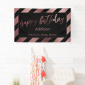 Banderoles Rose Gold Stripes sur Black Happy Birthday (En situation)