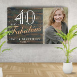 Banderoles Rustic Wood 40 et Fabulous 40th Birthday Photo<br><div class="desc">Rustic Wood 40 et Fabulous 40th Birthday Party Photo Banner. Grand signe pour la fête du 40ème anniversaire avec une photo personnalisée, une citation inspirante et drôle 40 et fabuleux et texte dans un script tendance avec un nom. L'arrière - plan est en bois foncé et le texte est en...</div>