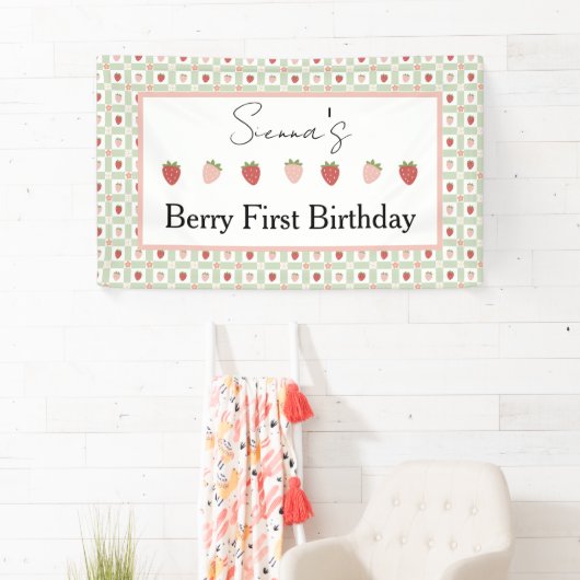 Banderoles Strawberry Gingham First Birthday Party  (En situation)