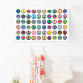 Banderoles Symboles de paix colorés (En situation)