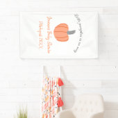 Banderoles Un petit citrouille est en route baby shower gris  (En situation)