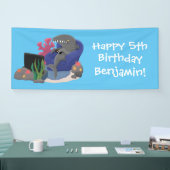 Banderoles Un requin drôle en regardant la bande dessinée de (Salon professionnel)