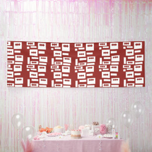 Banderoles Un tapis rouge avec un motif texturé est étalé sur