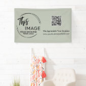 Banderoles Votre logo et code QR Business Promo Sage Green (En situation)