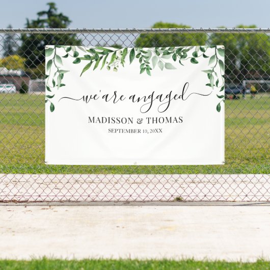Banderoles We are Engaged greenery backdrop (Insitu)