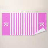 Bandes blanches/roses personnalisées (Serviette de bain)