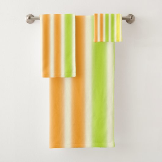 Bandes de fruits d'agrumes de citron vert et d'ora (En situation)