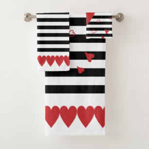 Bandes noires et blanches et coeurs rouges