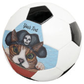 Bange Kijkende Kat in Piratenhoed Hangend aan Boot Voetbal (Drie kwart)