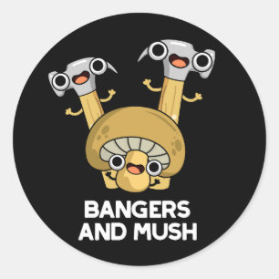 Bangers en Mush Funny English Food Pun Dark BG Ronde Sticker