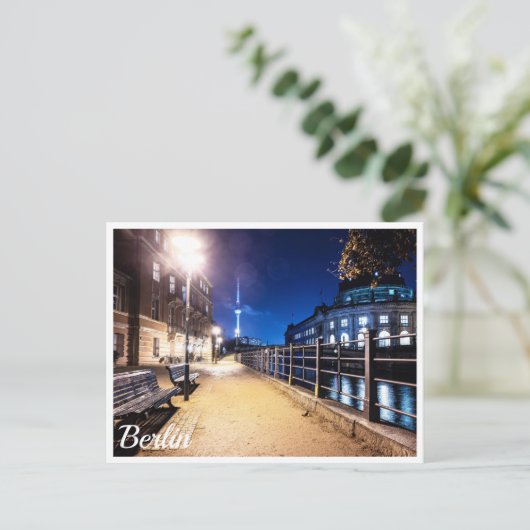 Bankjes bij Spree in Berlijn, Duitsland Briefkaart (Staand voorkant)