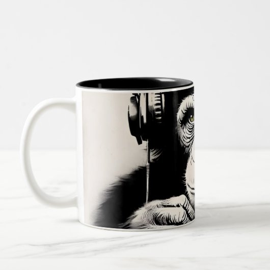 Banksy DJ Monkey Gorilla Chimp Art Print Tweekleurige Koffiemok (Links)