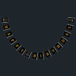 Bannière À Fanions 40th Birthday 1982 Black Gold Ajouter Nom Retro<br><div class="desc">Conception de bunting en papier classique personnalisée pour cette fête d'anniversaire. Plus de cadeaux et de fournitures de fête disponibles avec le design "légendaire" dans le magasin.</div>