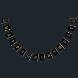 Bannière À Fanions 60th Birthday 1962 Black Gold Ajouter Nom Retro<br><div class="desc">Conception de bunting en papier classique personnalisée pour cette fête d'anniversaire. Plus de cadeaux et de fournitures de fête disponibles avec le design "légendaire" dans le magasin.</div>