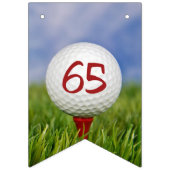Bannière À Fanions balle de golf sur tee in grass pour 65e anniversai (Premier drapeau)