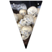 Bannière À Fanions Des crânes effrayants avec des globes oculaires éc (Premier drapeau)