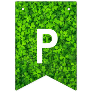 Bannière À Fanions Irlandais heureux de typographie de trèfle de