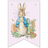 Bannière À Fanions Pierre le lapin dans son jardin (Troisième drapeau)