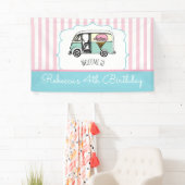 Bannière d'anniversaire de Camion à glace à rayure (En situation)