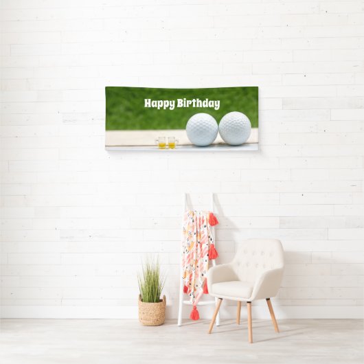 Bannière d'anniversaire de golf avec balles de gol (En situation)